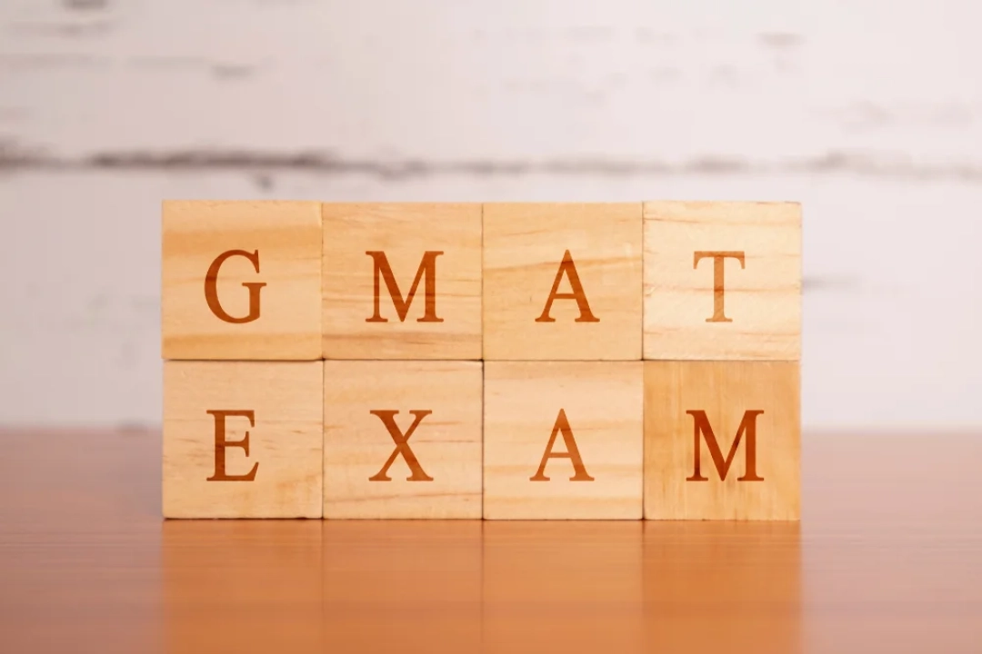 كل ما تحتاج معرفته عن اختبار GMAT: الأقسام، التكاليف، وطريقة